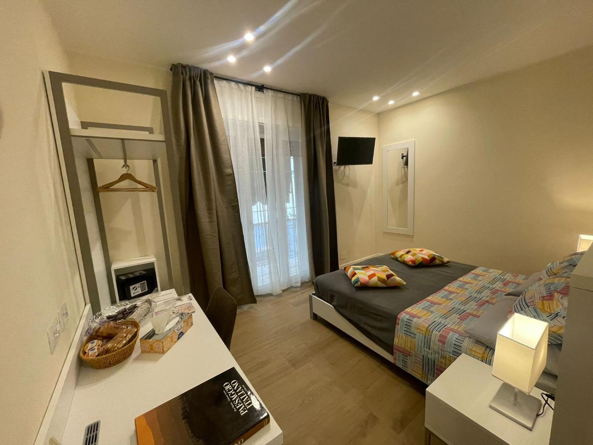 La Casa Di Ily Hotel เนเปิลส์ ภายนอก รูปภาพ